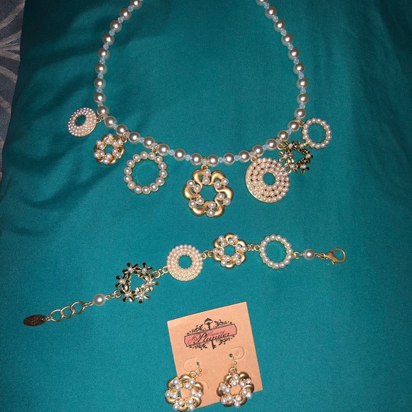 plunder Jewelry - 3 piece set NWT